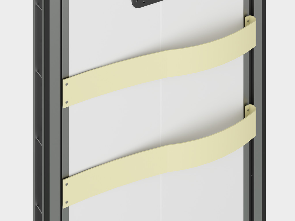 Изогнутый отбойник для защиты полотна двери от ударов.